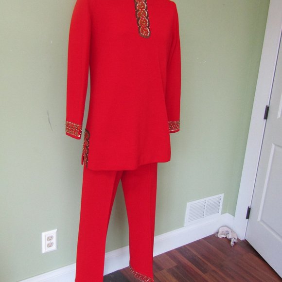 VINTAGE 1970'S RED KNIT 2 PC. SUIT W/ SEQUINS & BEADWORK / 38" BUST MEASURE - Picture 2 of 16